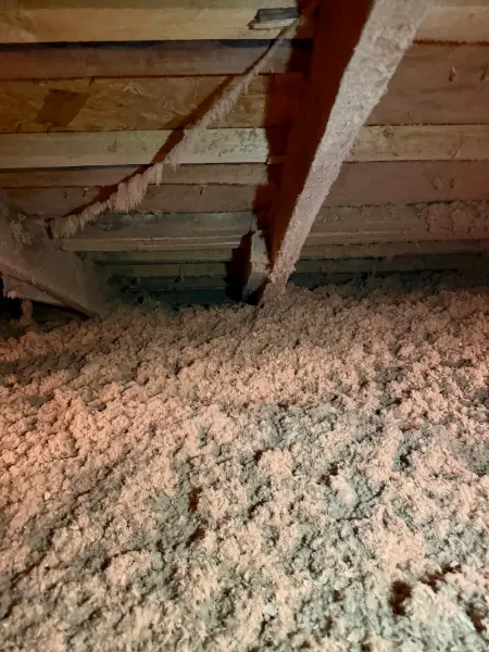 Celulosa insuflada en entretecho de casa antigua