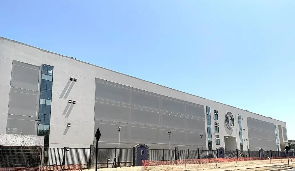 Aplicación de EIFS en Edificio AULAS de la Universidad Católica del Maule, en Talca