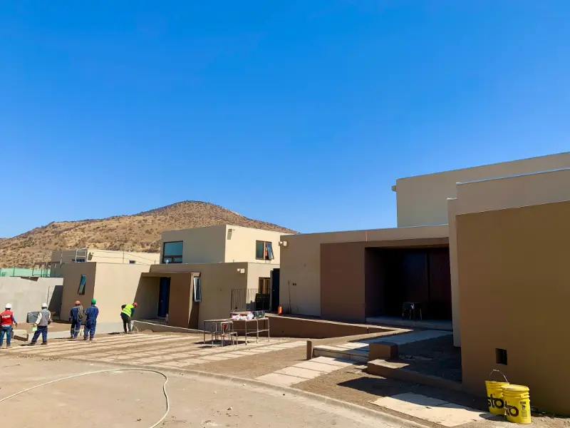 Sistema EIFS aplicado en casa recien construida. El objetivo es asegurar el confort térmico