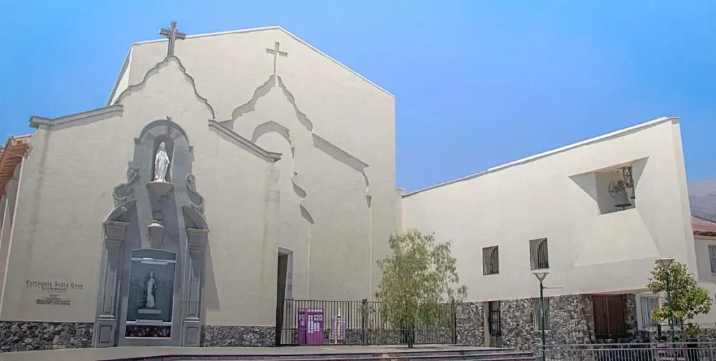 Restauración Parroquia Santa Rosa de Lo Barnechea, aplicando EIFS en su fachada