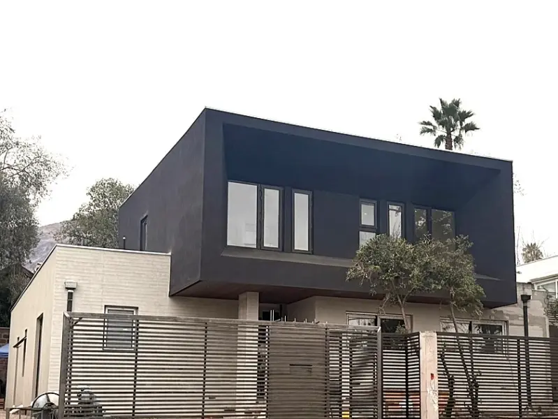 Casa reacondicionada térmicamente con EIFS, ya que el segundo piso sufría de altas temperaturas en verano